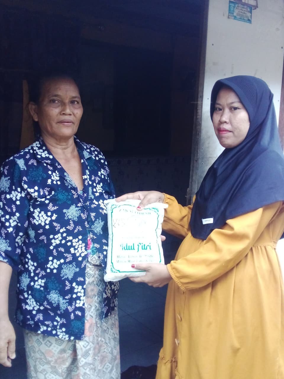 PENYALURAN ZAKAT FITRAH DI RANTING NU DESA MLIWANG