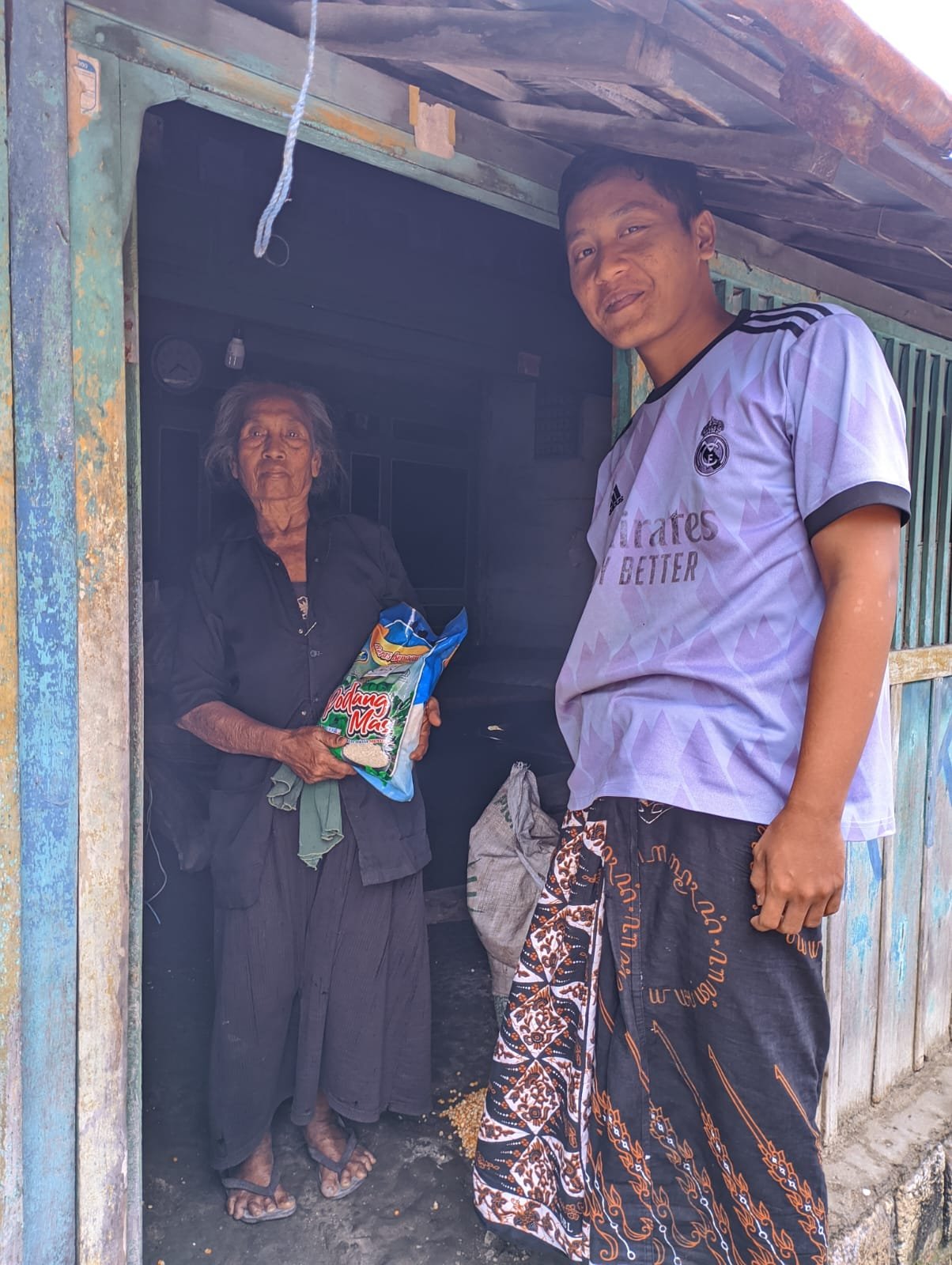 Foto dari album PENYALURAN ZAKAT FITRAH DI RANTING NU DESA MLIWANG