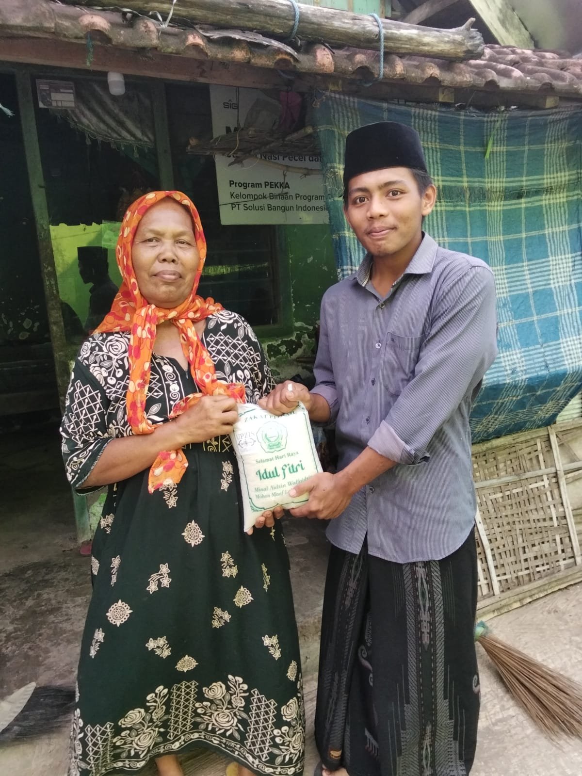 Foto dari album PENYALURAN ZAKAT FITRAH DI RANTING NU DESA MLIWANG