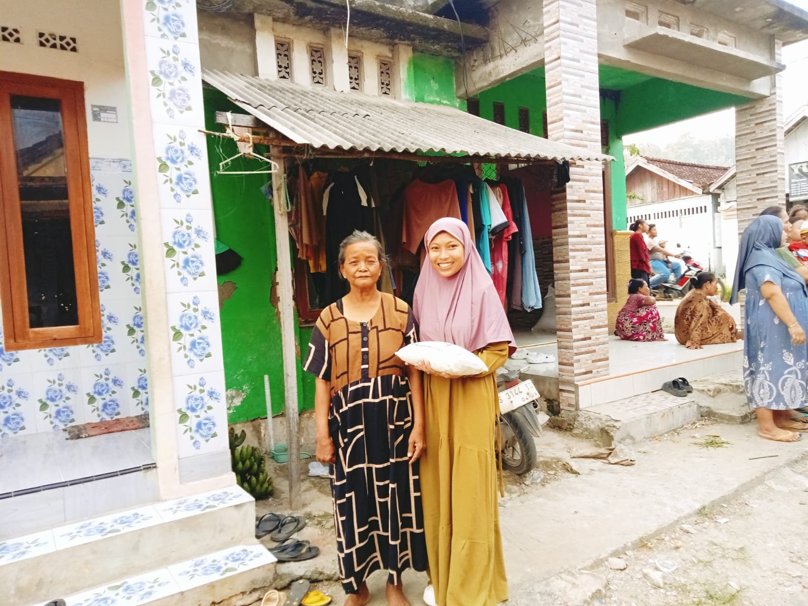 Foto dari album PENYALURAN ZAKAT FITRAH DI RANTING NU DESA MLIWANG