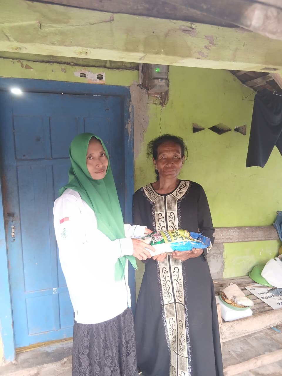 Foto dari album PENYALURAN ZAKAT FITRAH DI RANTING NU DESA MLIWANG