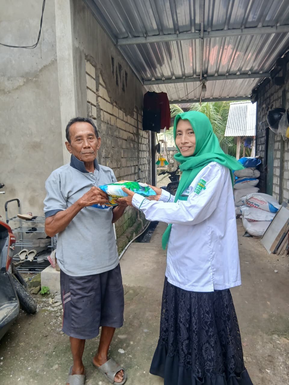 Foto dari album PENYALURAN ZAKAT FITRAH DI RANTING NU DESA MLIWANG