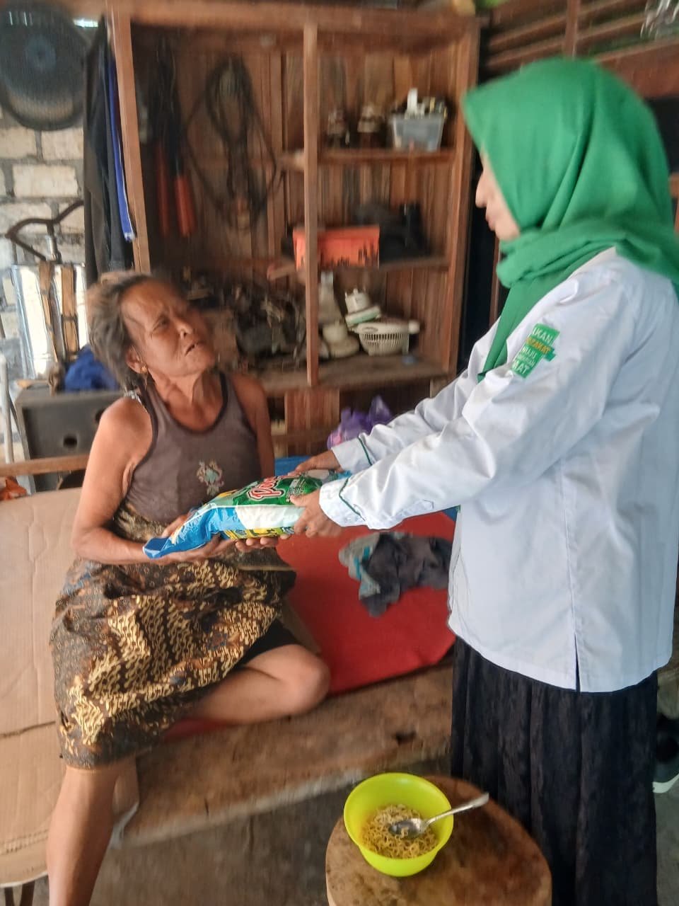Foto dari album PENYALURAN ZAKAT FITRAH DI RANTING NU DESA MLIWANG