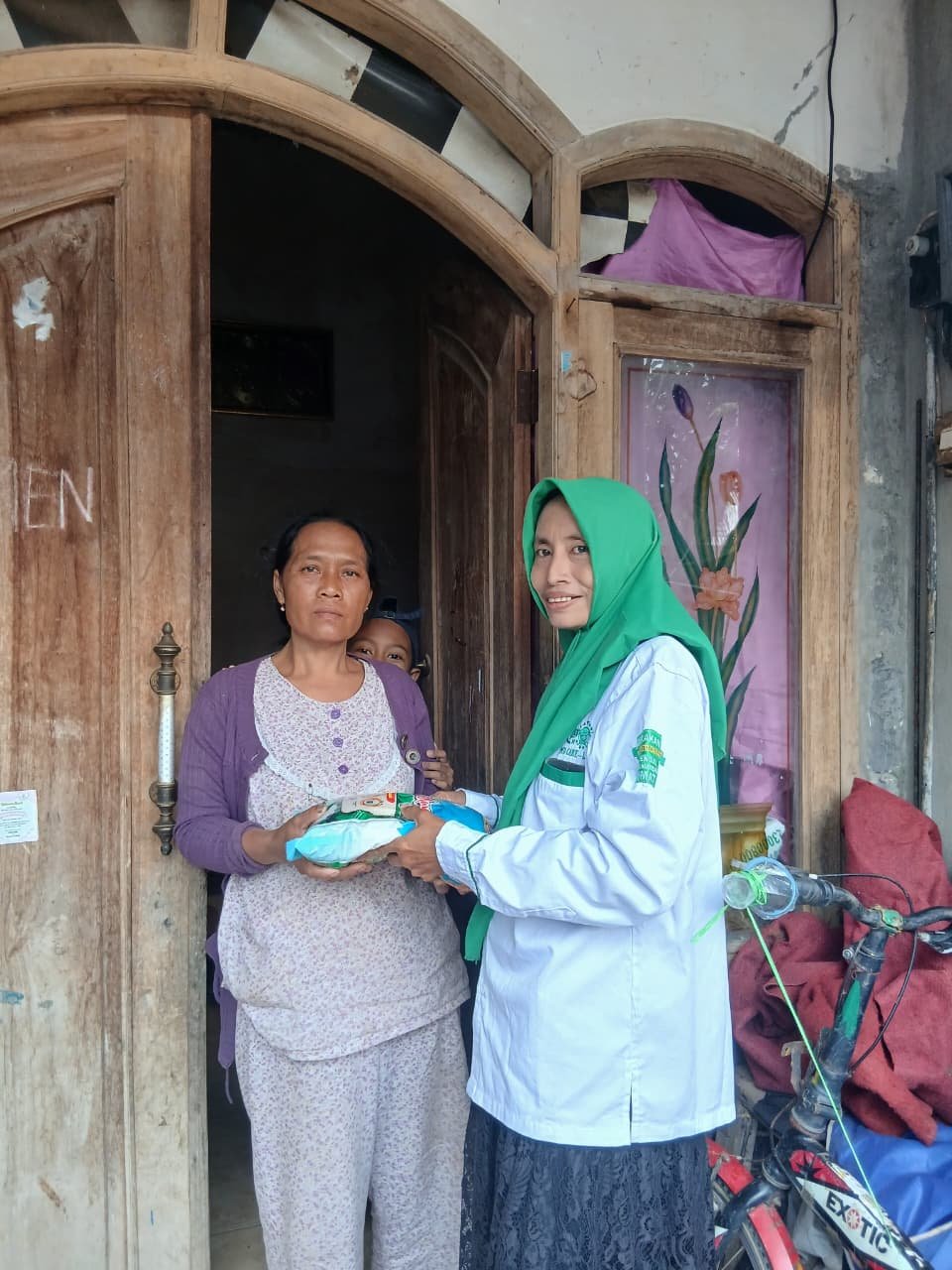 Foto dari album PENYALURAN ZAKAT FITRAH DI RANTING NU DESA MLIWANG