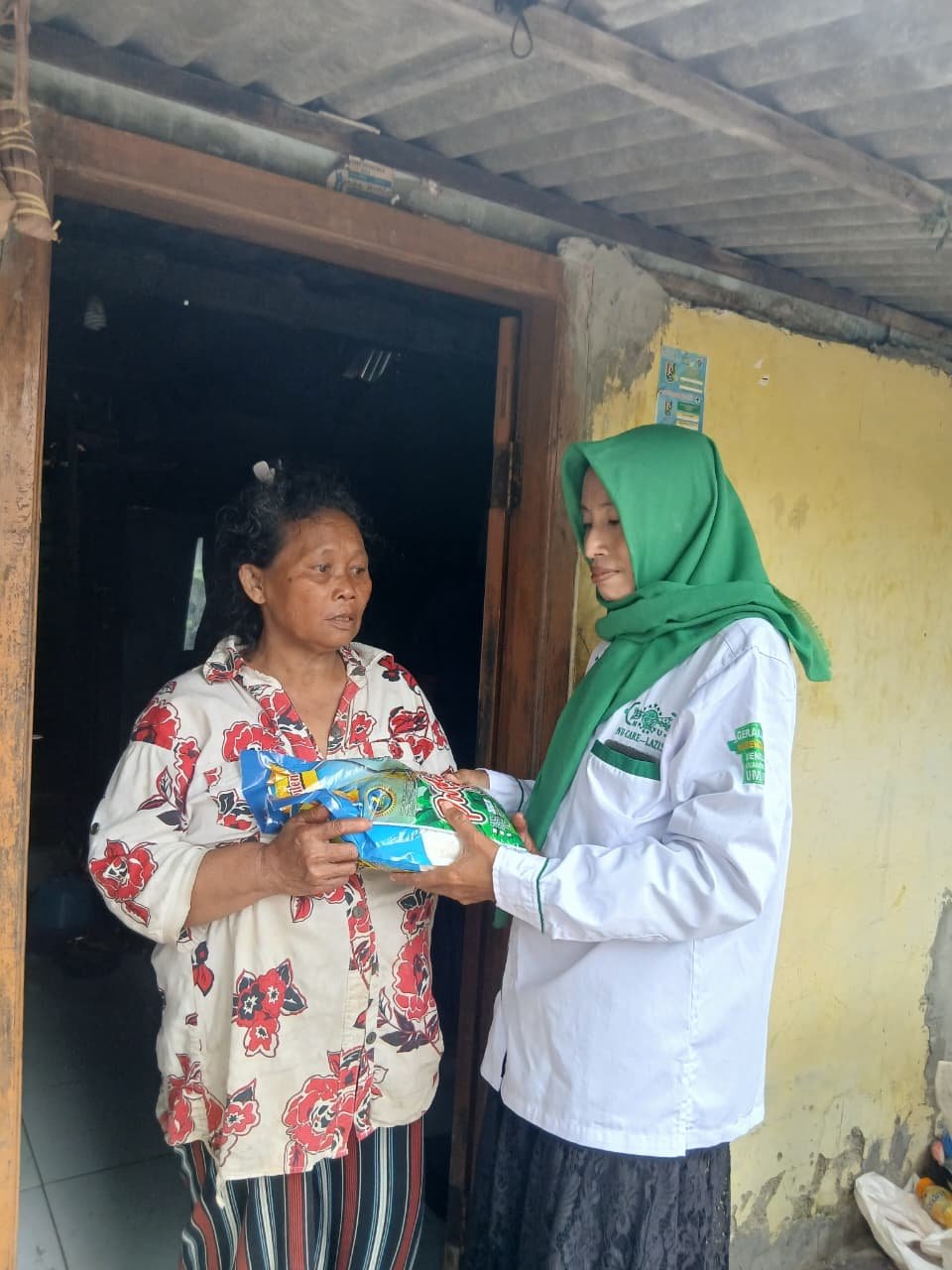 Foto dari album PENYALURAN ZAKAT FITRAH DI RANTING NU DESA MLIWANG