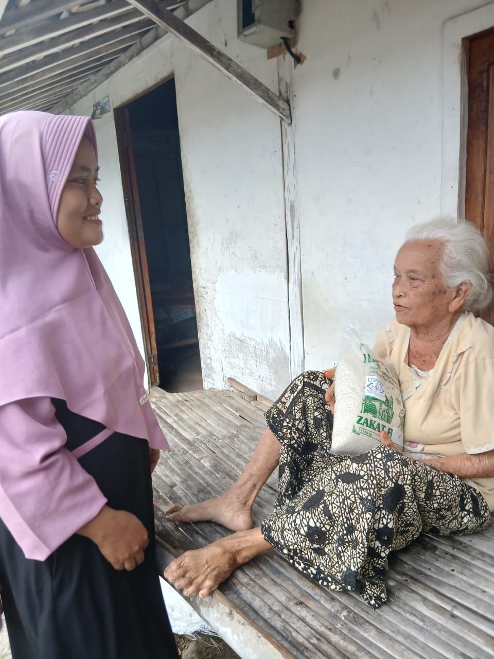 Foto dari album PENYALURAN ZAKAT FITRAH DI RANTING NU DESA MLIWANG