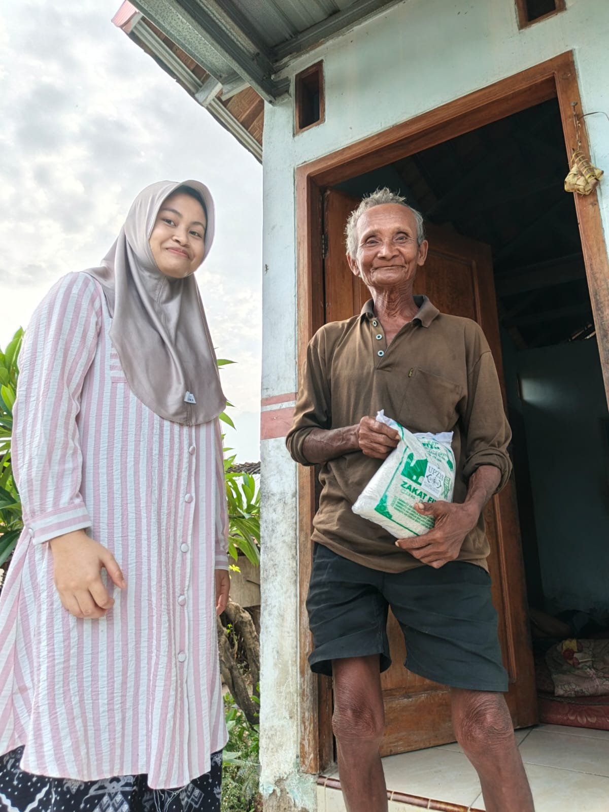 Foto dari album PENYALURAN ZAKAT FITRAH DI RANTING NU DESA MLIWANG