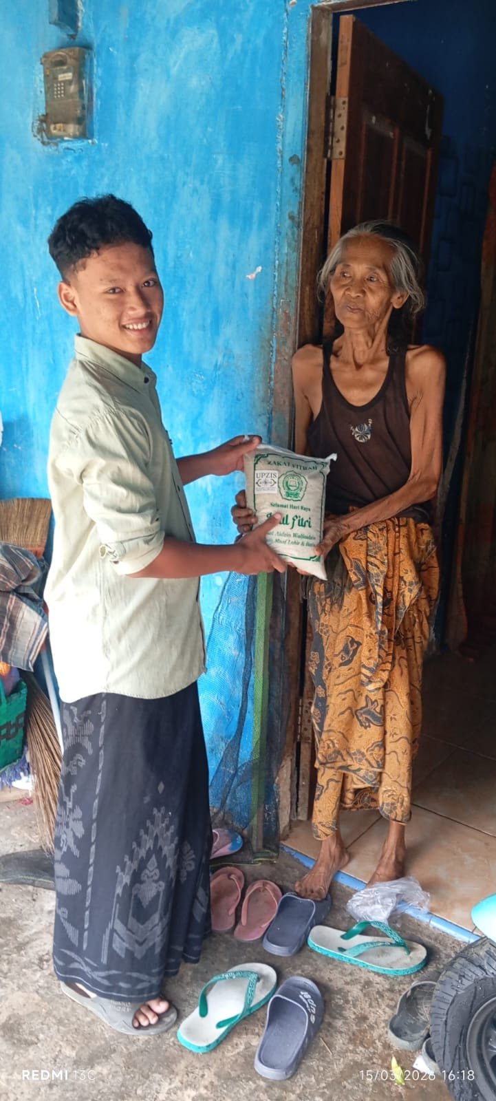 Foto dari album PENYALURAN ZAKAT FITRAH DI RANTING NU DESA MLIWANG