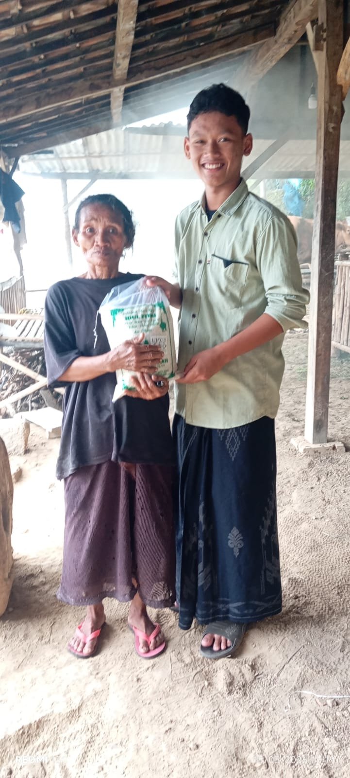 Foto dari album PENYALURAN ZAKAT FITRAH DI RANTING NU DESA MLIWANG