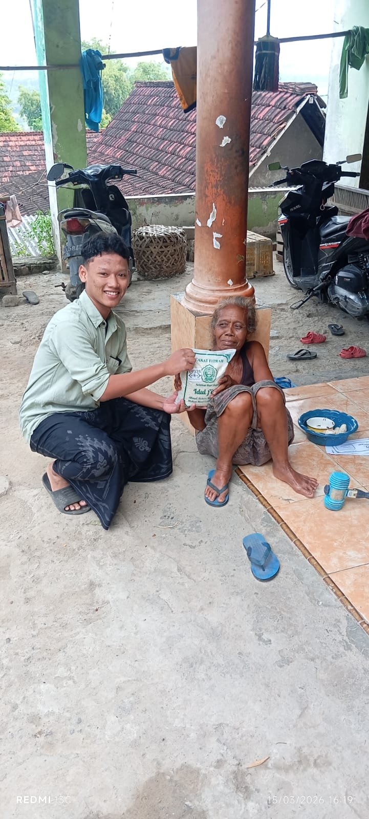 Foto dari album PENYALURAN ZAKAT FITRAH DI RANTING NU DESA MLIWANG