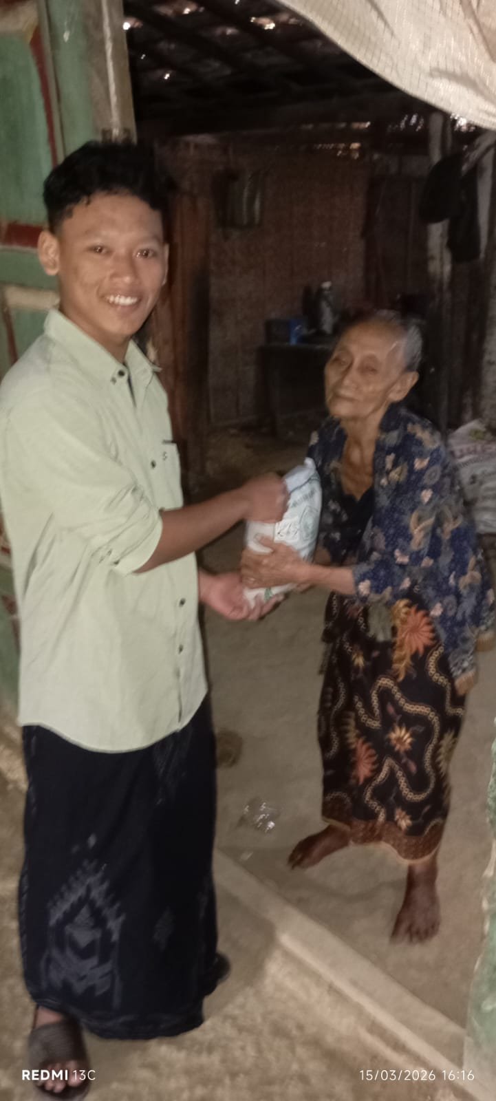 Foto dari album PENYALURAN ZAKAT FITRAH DI RANTING NU DESA MLIWANG
