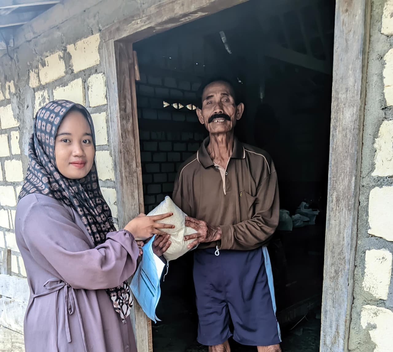 Foto dari album PENYALURAN ZAKAT FITRAH DI RANTING NU DESA MLIWANG